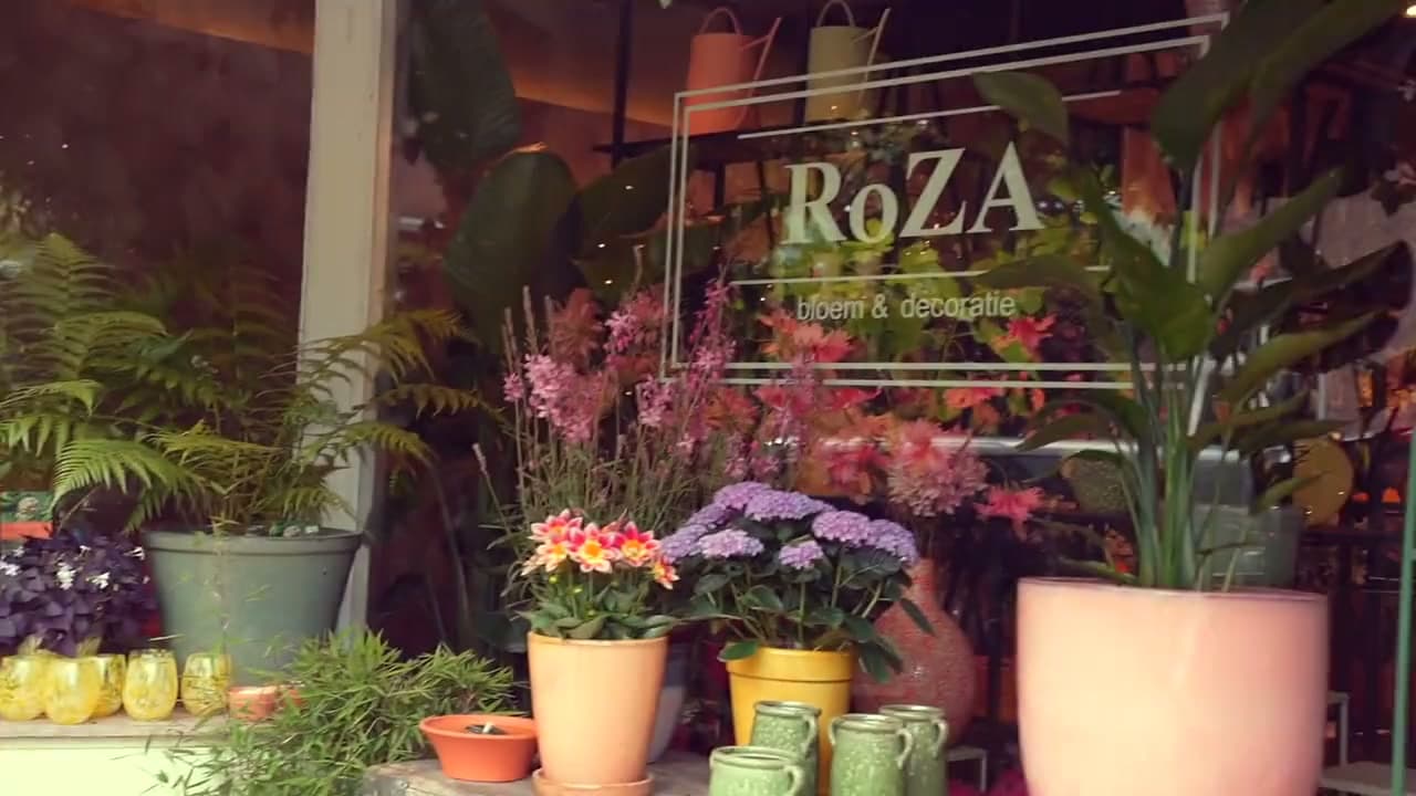 Kleurrijke bloemdecoratie van Roza